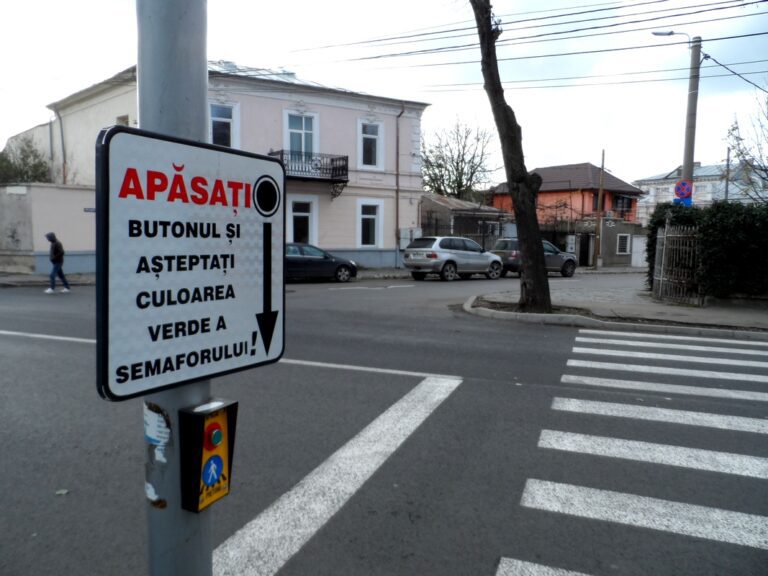 Semafoare cu buton în cele mai aglomerate zone din Slatina