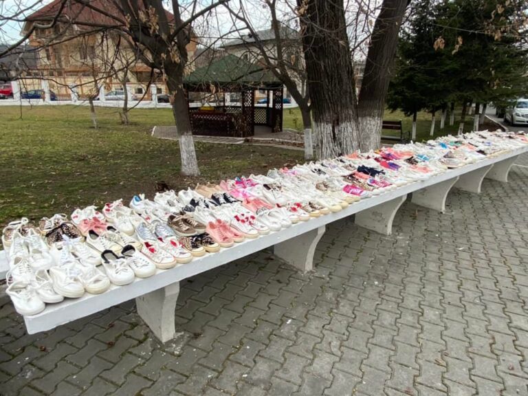 200 de perechi de încălțăminte, donate persoanelor nevoiașe