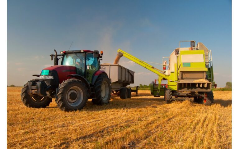 Registrul Auto Român, sprijin pentru deținătorii de tractoare și utilaje agricole