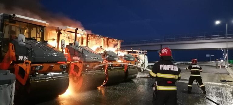 Incendiu puternic pe drumul expres Craiova-Pitești
