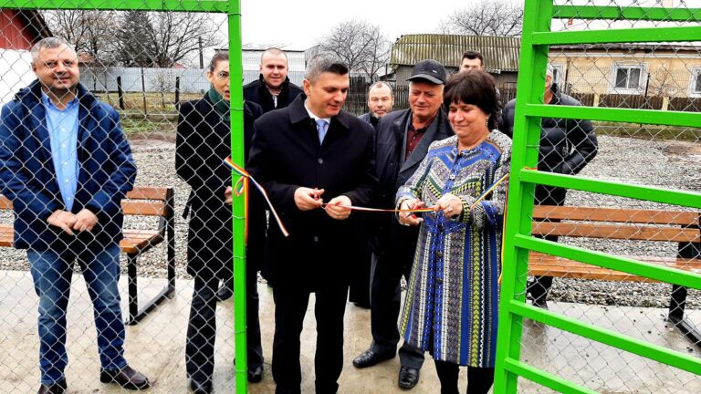 Teren de sport cu nocturnă, inaugurat la Șopârlița