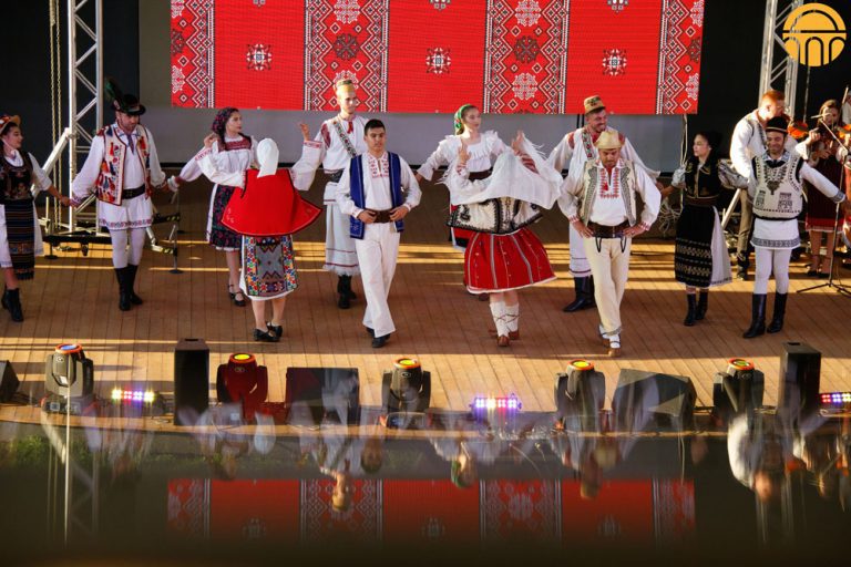 O nouă ediție a Festivalului Internațional de Folclor ”Călușul Românesc”
