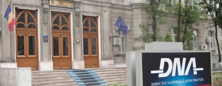 Avocat din Olt, prins în flagrant cu mită de 5.000 Euro