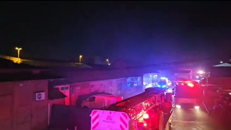 Incendiu puternic la o hală din Slatina