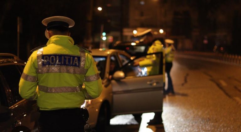 Un bărbat care amenința că se sinucide, prins de polițiști