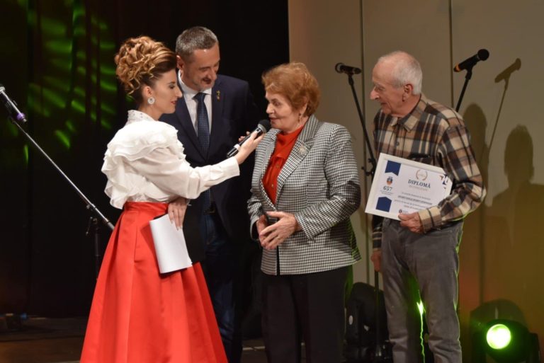 91 de cupluri de slătineni, premiate la ,,Gala Seniorilorˮ