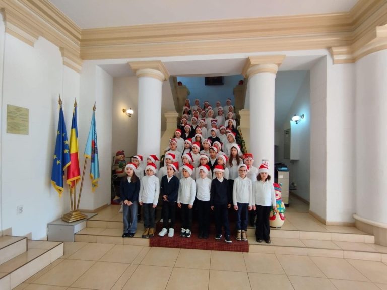 Au sosit colindători la Primăria Caracal