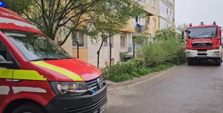 Explozie puternică într-un bloc din Balș
