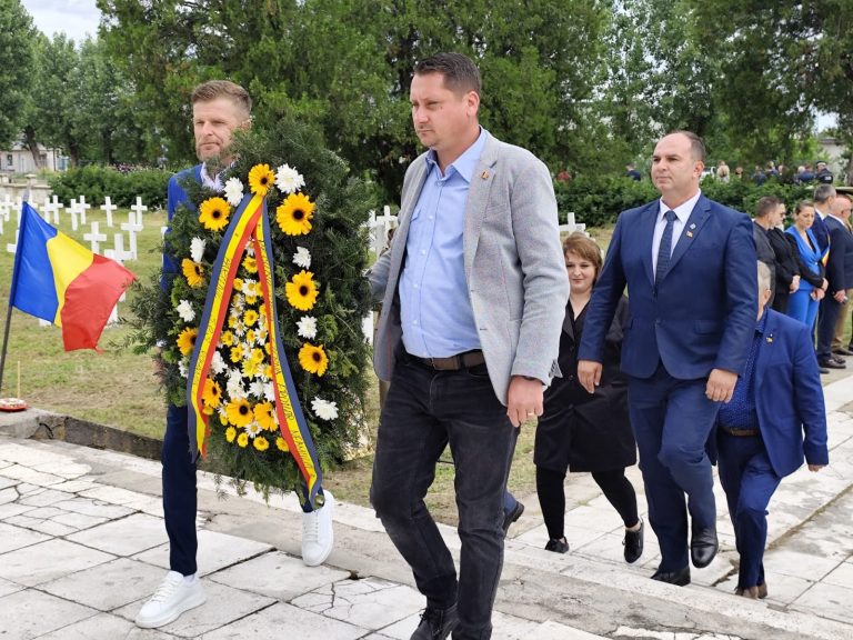 Deputatul Mihai-Adrian Țiu, omagiu adus eroilor români căzuți pentru libertatea țării