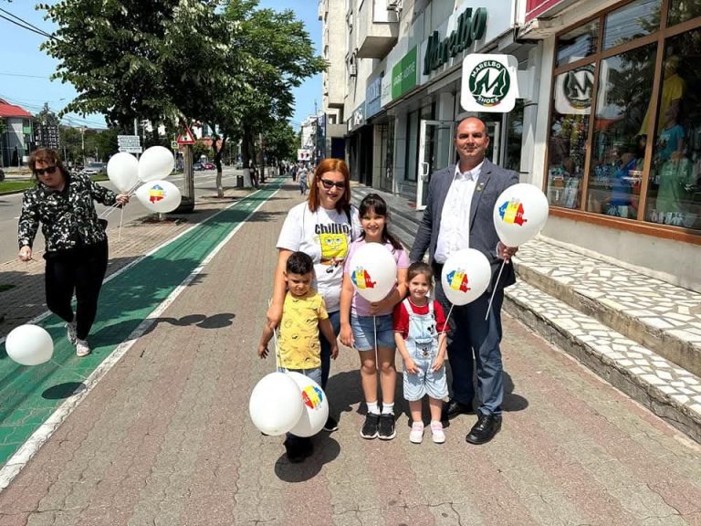 Deputatul Mihai-Adrian Țiu, alături de copii, de 1 Iunie