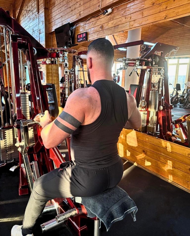 Sală de fitness dotată cu echipamente moderne la Clubul Nautic și de Agrement “Plaja Olt”