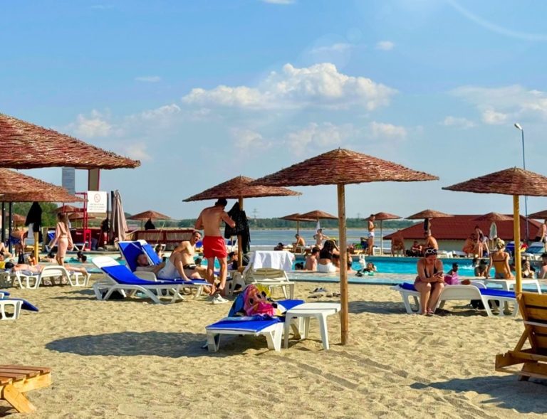 Plaja Olt, locul preferat de olteni în zilele caniculare. Transportul este asigurat de Loctrans