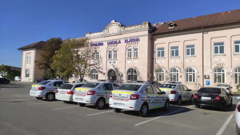 Autovehiculele abandonate, ridicate de pe străzile din Slatina de Poliția Locală