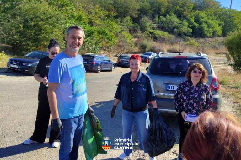 Mario De Mezzo, alături de voluntari în cadrul campaniei de ecologizare organizată în Slatina