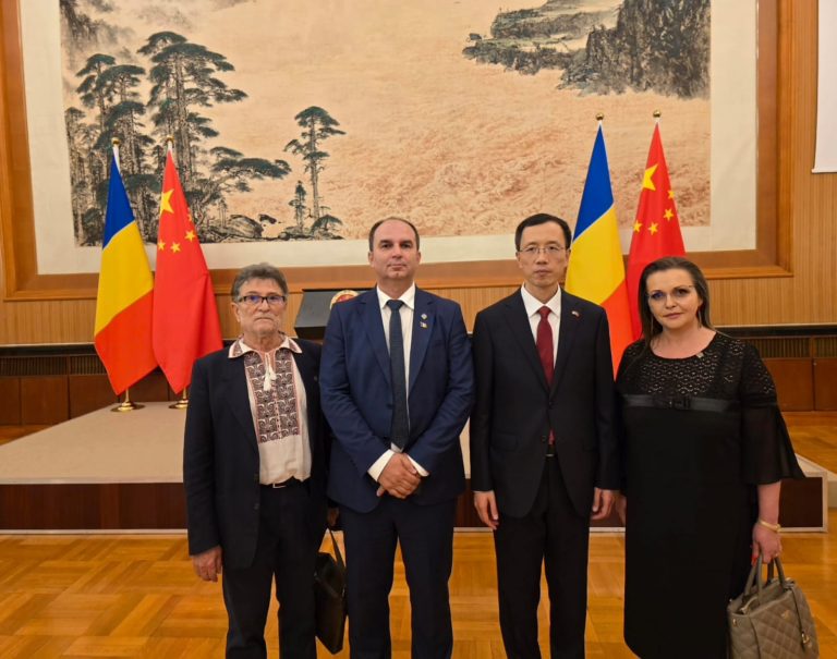 Deputatul Mihai-Adrian Țiu, la recepția Ambasadei Chinei, cu ocazia celebrării a 76 de ani de la fondarea Republicii Populare Chineze