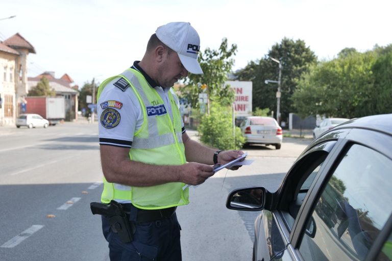 Șoferii olteni, sancționați de polițiști pentru nerespectarea limitei de viteză