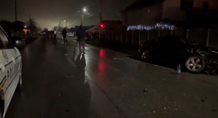 Două autoturisme implicate în accident la Curtișoara. Patru persoane au ajuns la spital