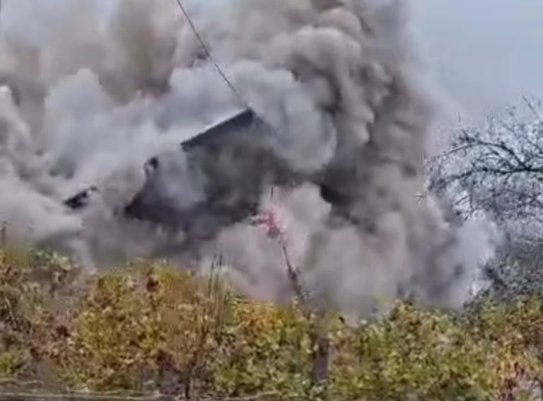 Incendiu puternic la o casă și un garaj din comuna Brastavățu