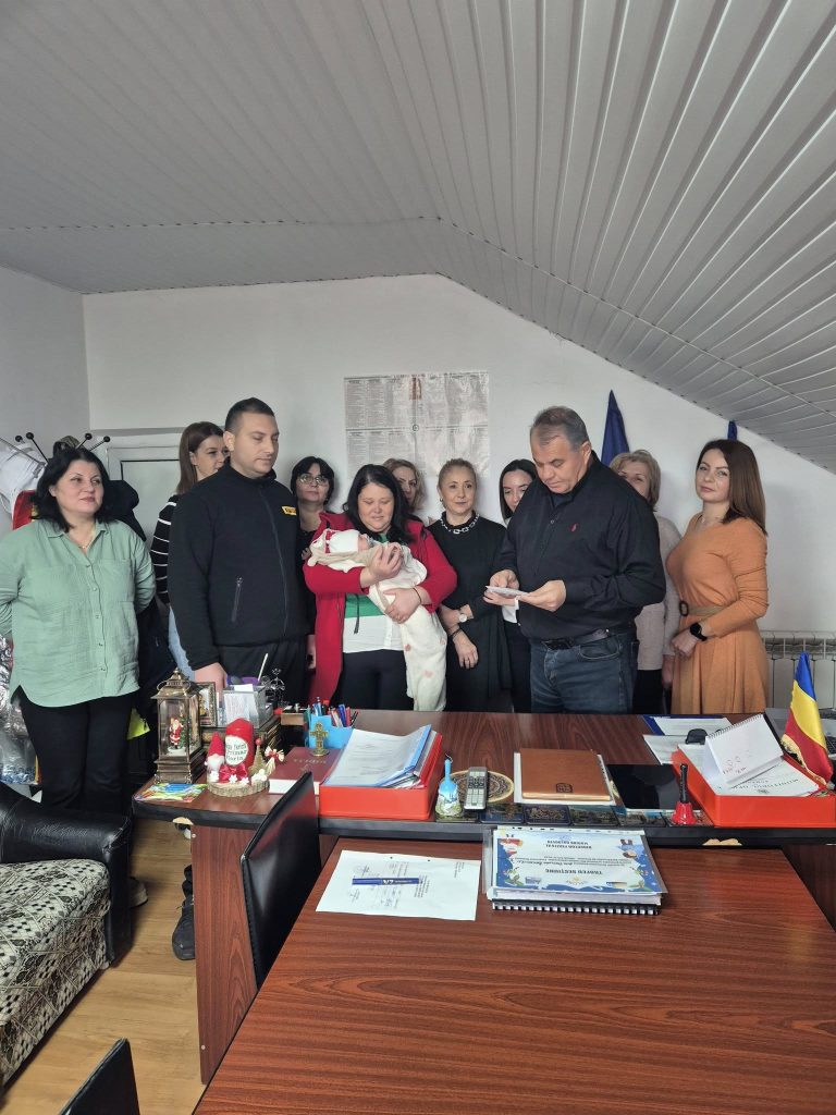 Primarul Comunei Brebeni, Florin Cîrstea, alături de familiile tinere