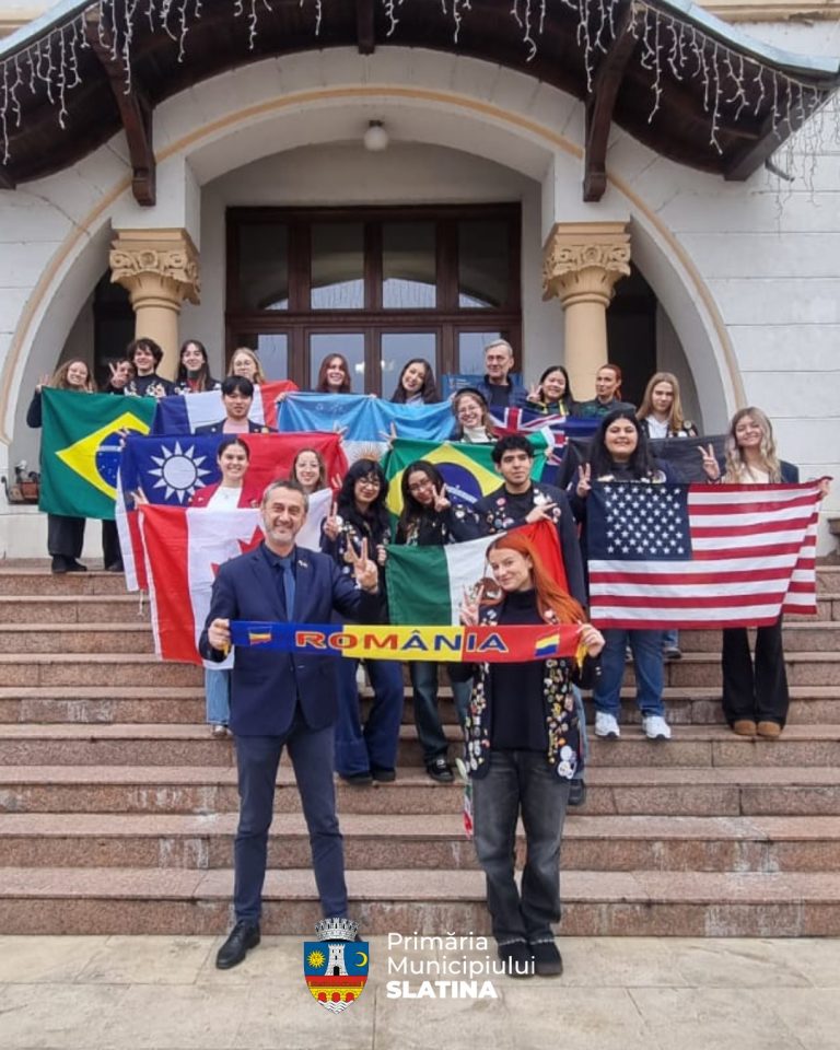 Tinerii din Rotary Youth Exchange, oaspeți ai Primăriei Slatina