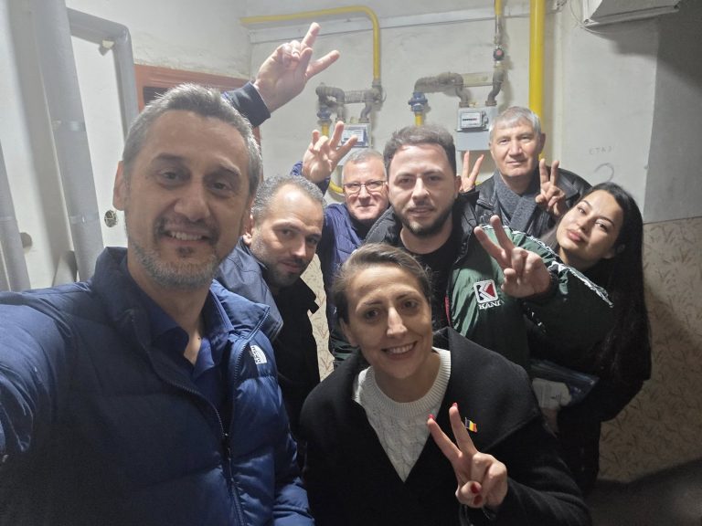 Încă o promisiune respectată de primarul Mario De Mezzo: Lifturile defecte au devenit funcționale