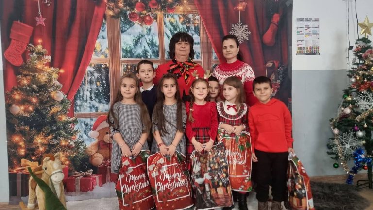 Moș Nicolae a adus bucurie copiilor din comuna Șopârlița, cu sprijinul primarului Marijana Trepăduș