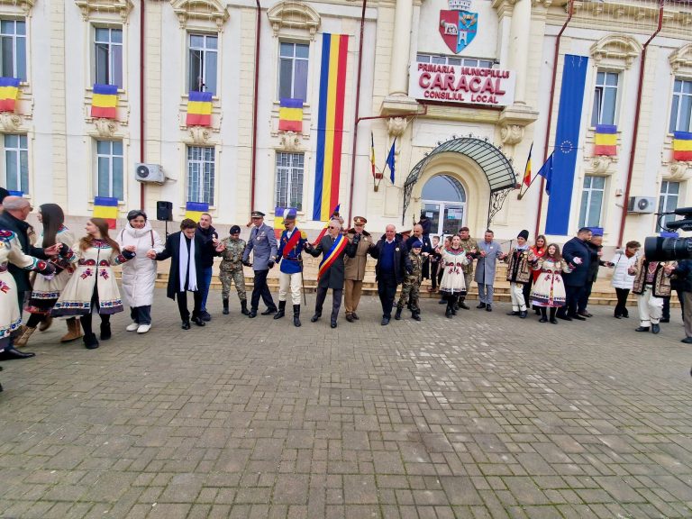 Caracalul s-a prins în Hora Unirii, la 167 de ani de la Mica Unire
