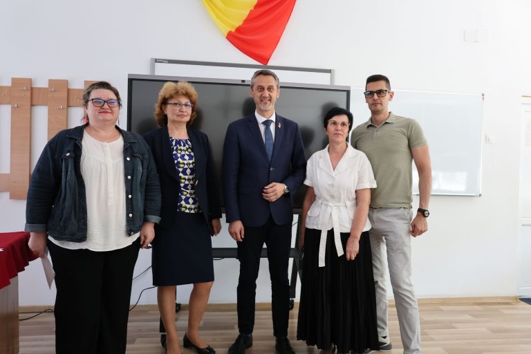 Investițiile în educație rămân o prioritate pentru primarul Mario De Mezzo