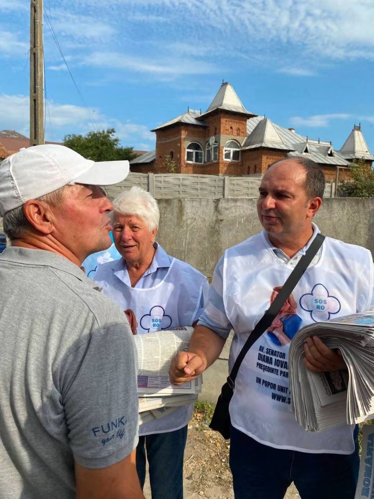 Deputatul S.O.S. România de Olt, Mihai Țiu, în mijlocul oamenilor la Potcoava și Scornicești