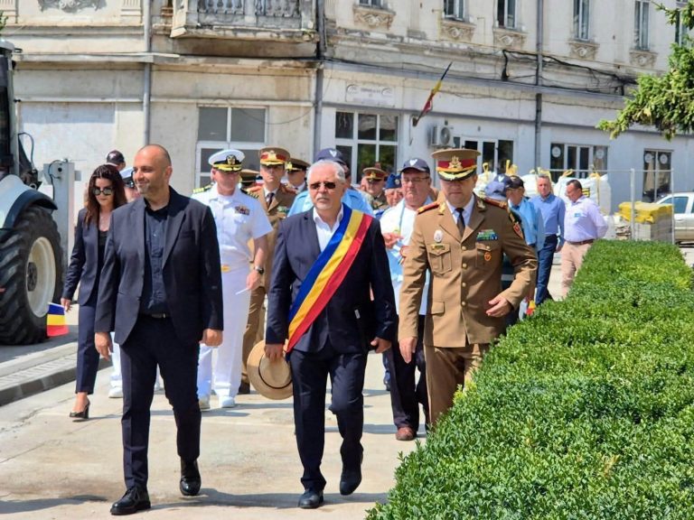 Caracalul a celebrat Ziua Aviației Române. Omagiu adus eroilor aerului